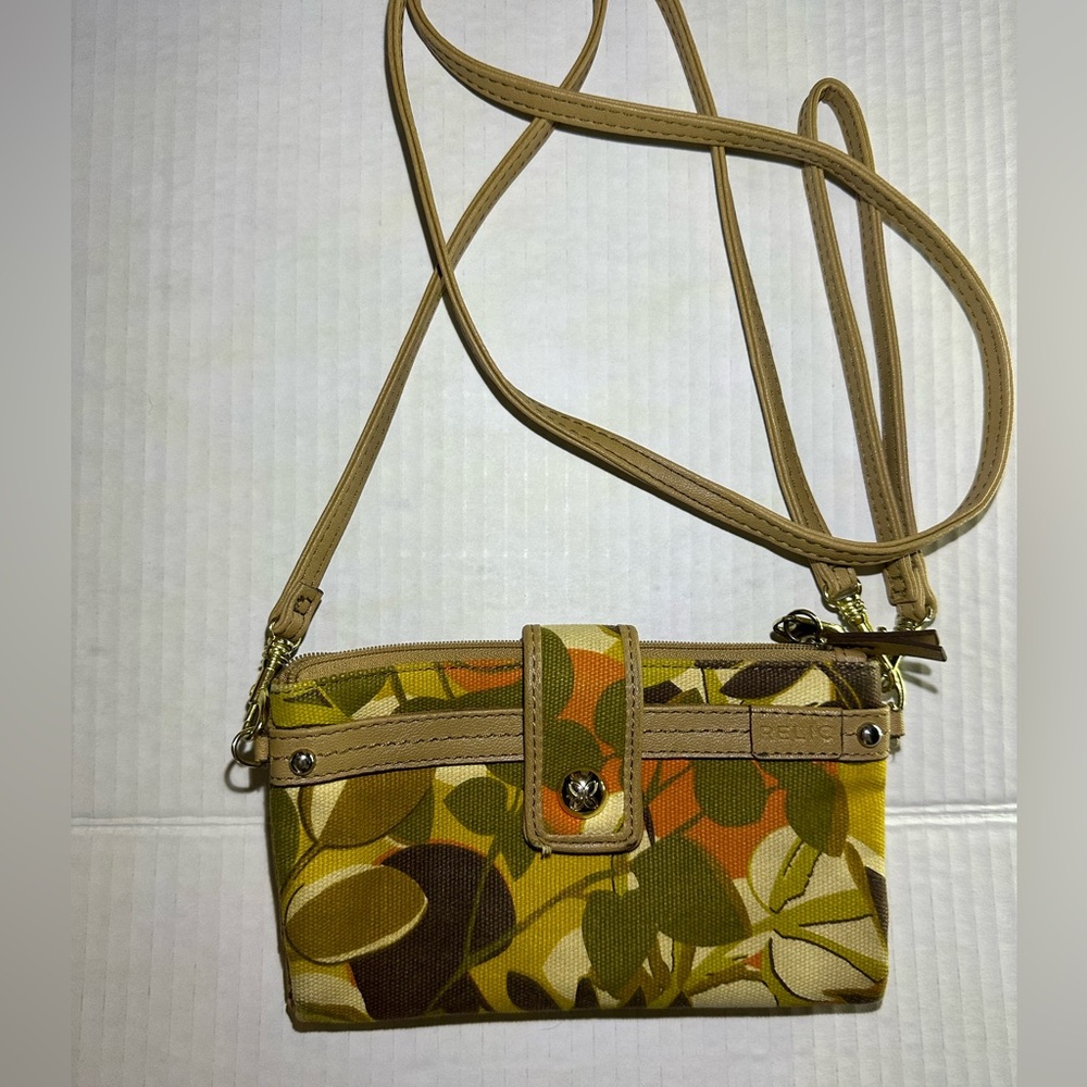 RELIC Crossbody PurseCoverts To Wristlet Adjustable Strap Hawaiian Pattern